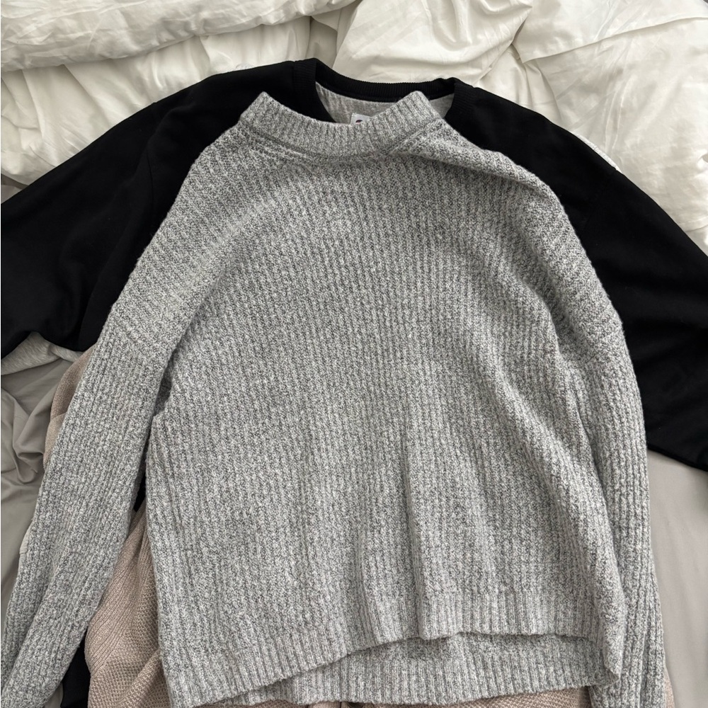 American Eagle Outfitters Light Gray Cowl Neck Sweater - Picture 2 of 2